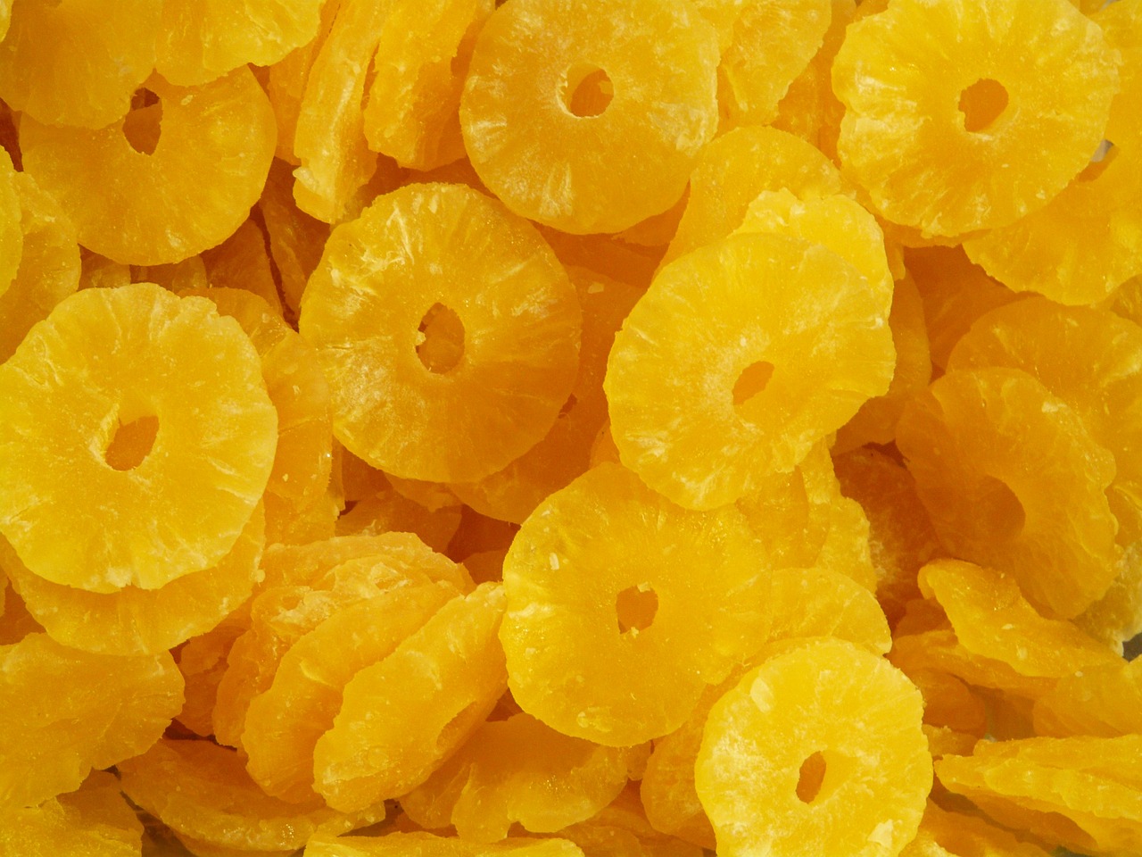 pineapple, dry fruit, fruit-73765.jpg