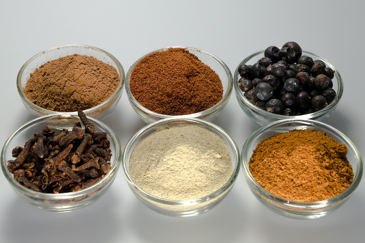 spices, white pepper, nutmeg-541970.jpg