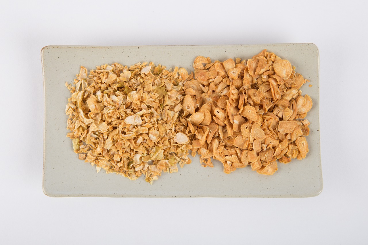 dried garlic, dried onion, dried garlic-1488883.jpg