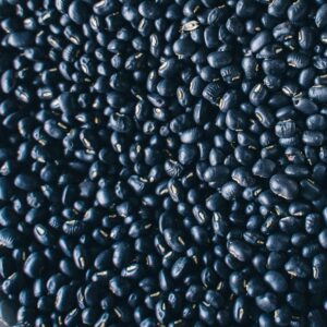 High-resolution close-up of nutritious organic black beans, perfect for healthy recipes.